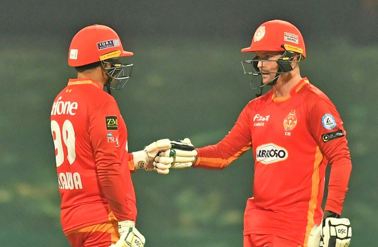 Munro, Khuwaja stun Gladiators, lead United to 10-wickets victory