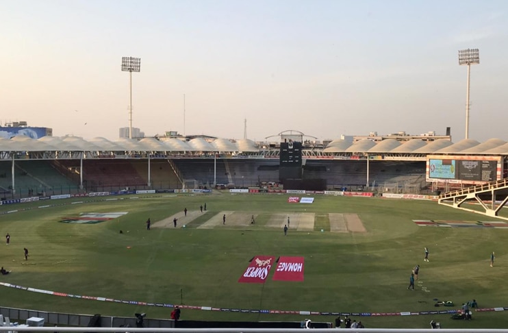 Teams reach National Stadium for third T20I