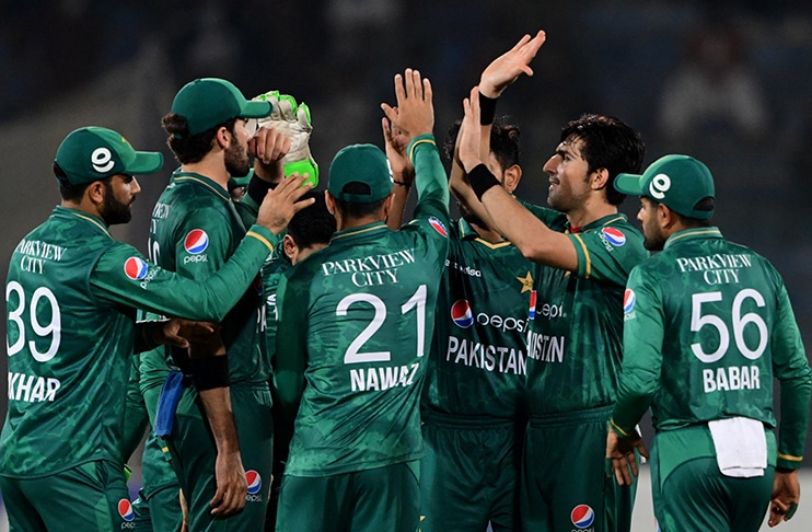 Pakistan bowl out West Indies for 137 to start T20I series on a winning note
