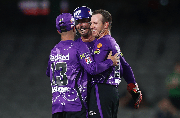 Hurricanes end Thunder's winning streak in a sea-saw BBL contest
