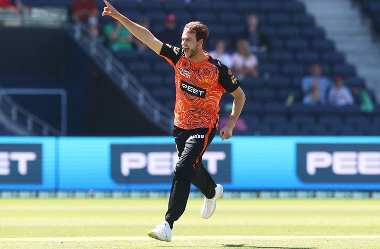 Evans' onslaught drives Scorchers to victory in BBL