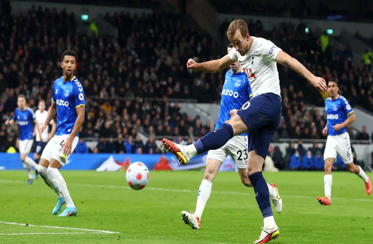 Tottenham crush struggling Everton to boost top four bid