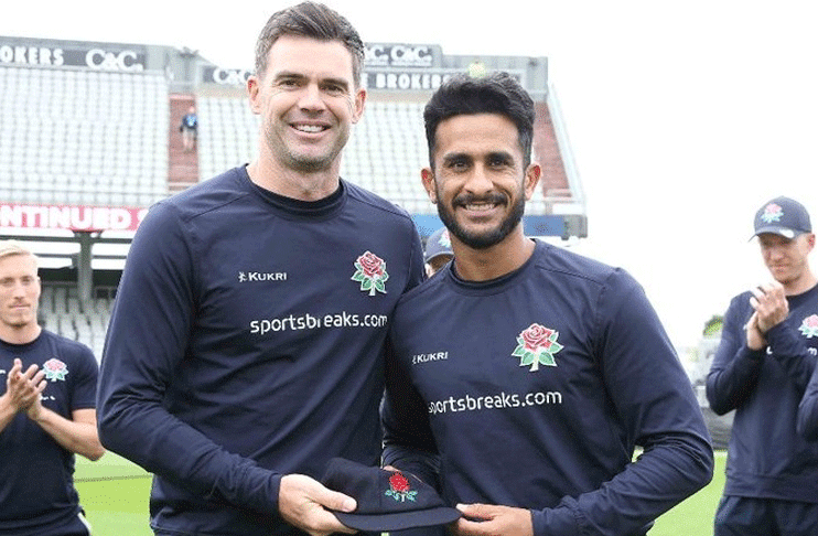 James Anderson presents Hasan Ali with a Lancashire County Cap
