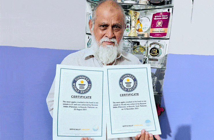 70-year-old Pakistani Naseemuddin receives two Guinness World Records