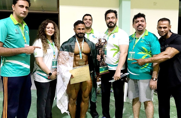 Shahzad beats Indian opponent to bag gold in Asian Bodybuilding event