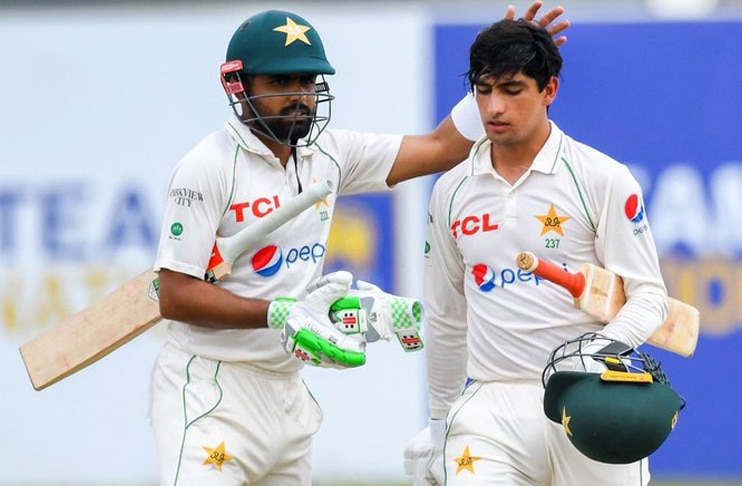 Babar's ton upsets Sri Lanka as Pakistan raise 218 in first inning
