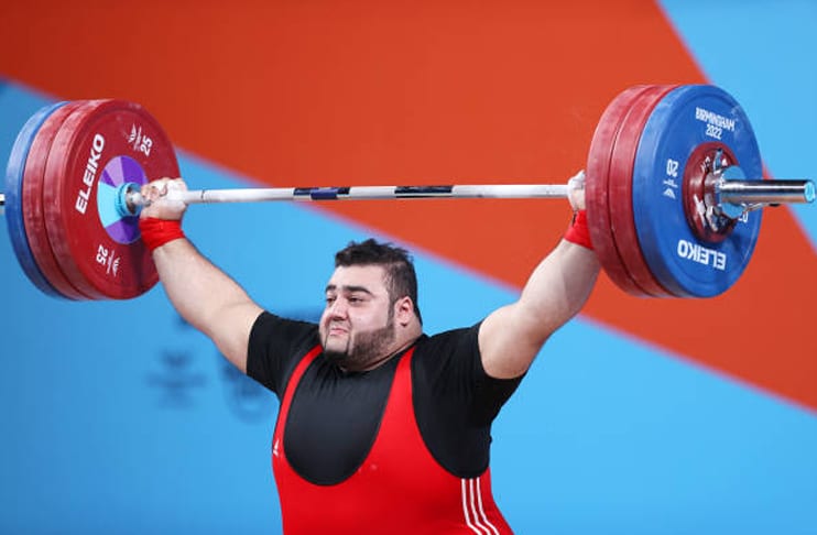 Nooh Butt sets record to win first Gold for Pakistan in CWG 2022