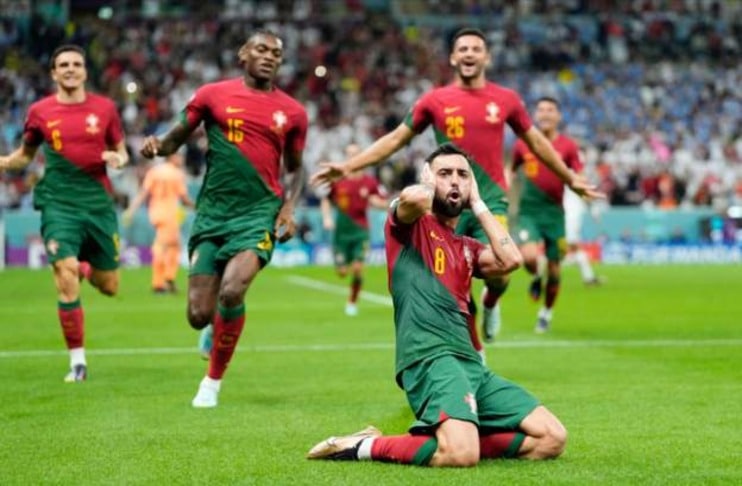 Fernandes double sink Uruguay as Portugal seal round of 16 spot