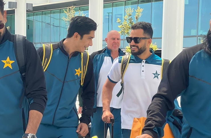 Pakistan team reaches Sydney for semifinal clash against New Zealand