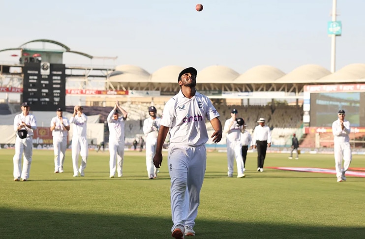 England march closer to clean sweep after Pakistan wobble on Day 3
