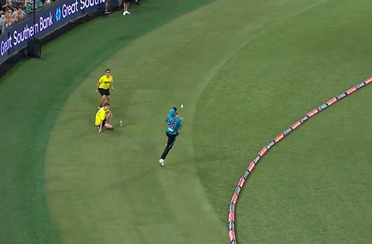 WATCH: Neser takes unbelievable boundary catch in BBL