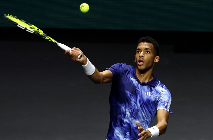 Auger-Aliassime eases into Rotterdam last eight