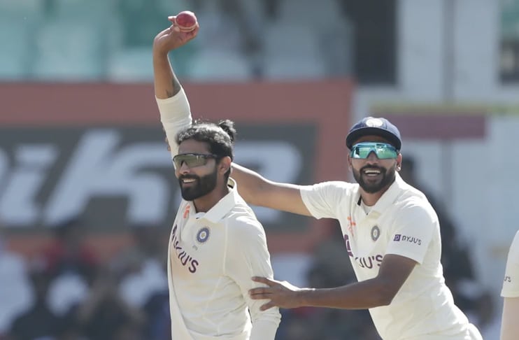 Jadeja bags 5-47 as India dominate Australia in Test opener