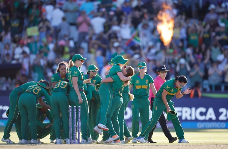 Openers, Khaka power South Africa into Women's T20 WC Final
