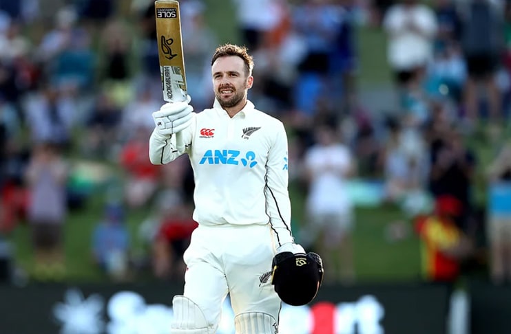 New Zealand-England finely poised after Blundell century
