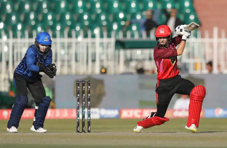 Wolvaardt, Dar shine as Super Women thrash Amazons