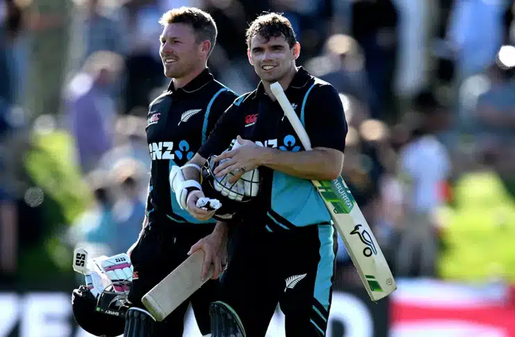 New Zealand thrash Sri Lanka in second T20I to level series