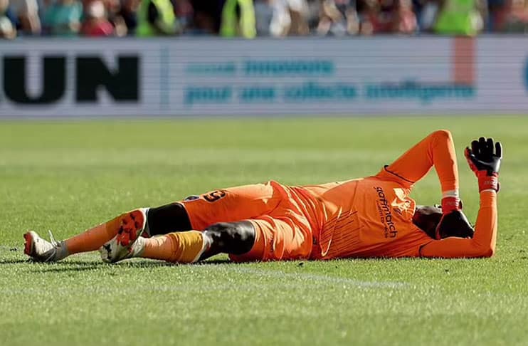 Ligue 1 game abandoned after firecracker thrown at Clermont goalkeeper