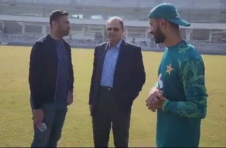 Chief selector Wahab Riaz visits Pakistan training camp
