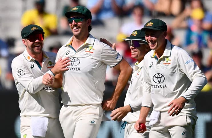 Australia in command as Pakistan lose six wickets on second day of Boxing Day Test