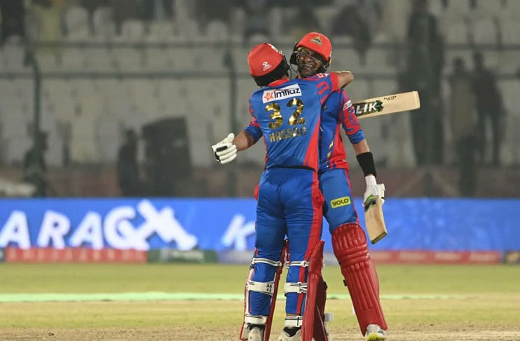 Karachi Kings edge Lahore Qalandars to keep playoffs hopes alive
