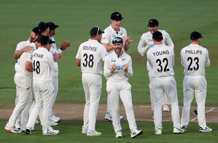 England openers fall as New Zealand march towards big win in third Test