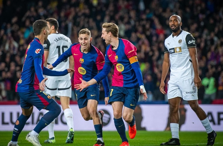 Barcelona hit seven past Valencia to restore La Liga push