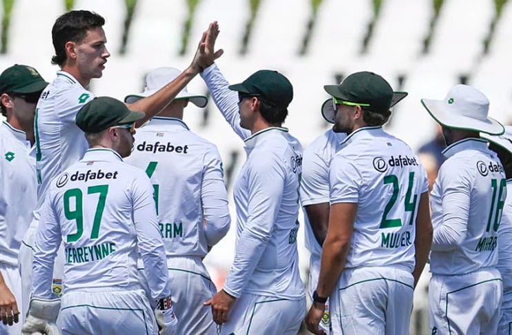 South Africa thump Pakistan in second Test to sweep series