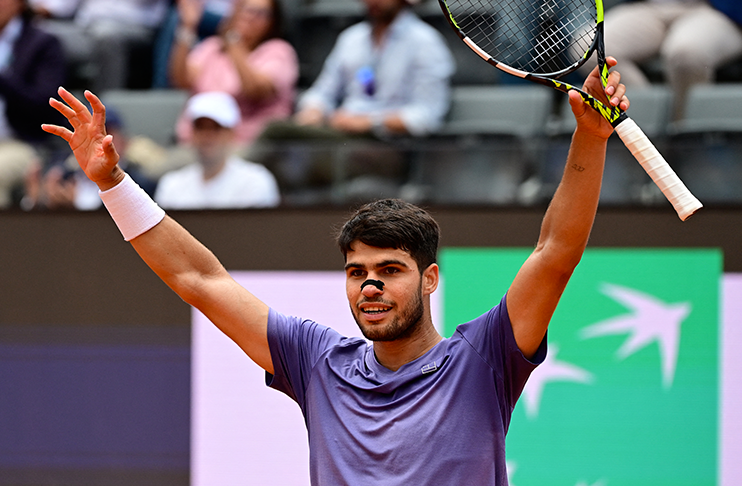 Carlos Alcaraz battles into Italian Open quarter-finals