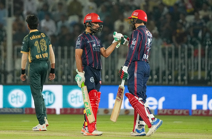 Karachi Kings edge past Peshawar Zalmi to qualify for PSL 10 playoffs