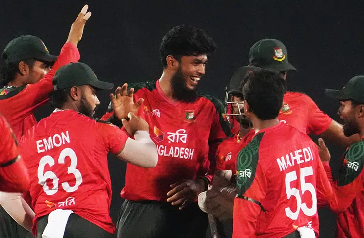 Bangladesh survive Faheem Ashraf scare to clinch T20I series against Pakistan