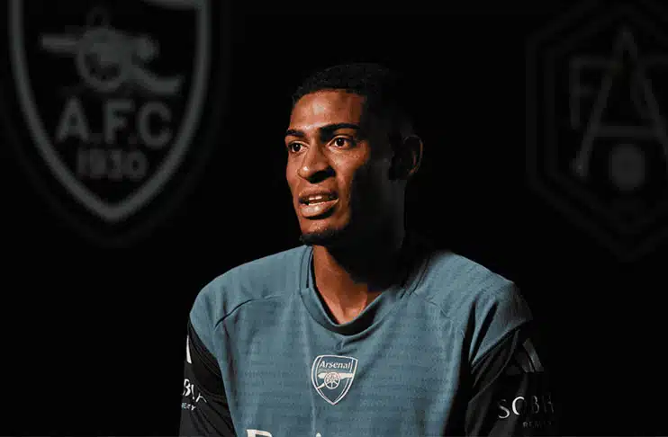 Arsenal sign Valencia defender Cristhian Mosquera