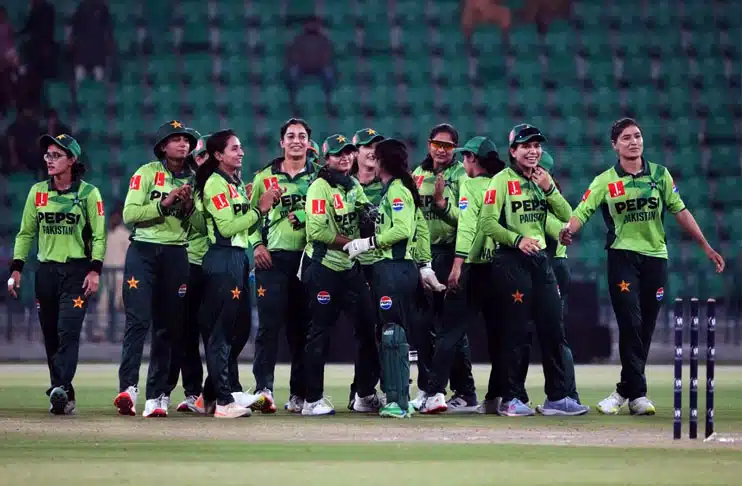 Uncapped Eyman Fatima named in women's squad for Ireland series