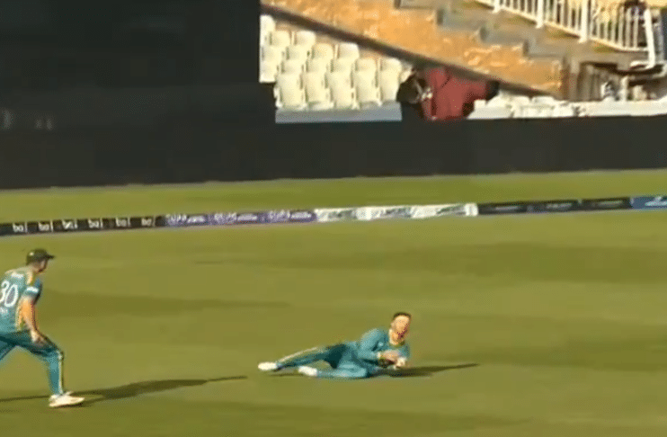 WATCH: AB de Villiers takes stunning catch to send Chris Lynn packing in WCL 2025