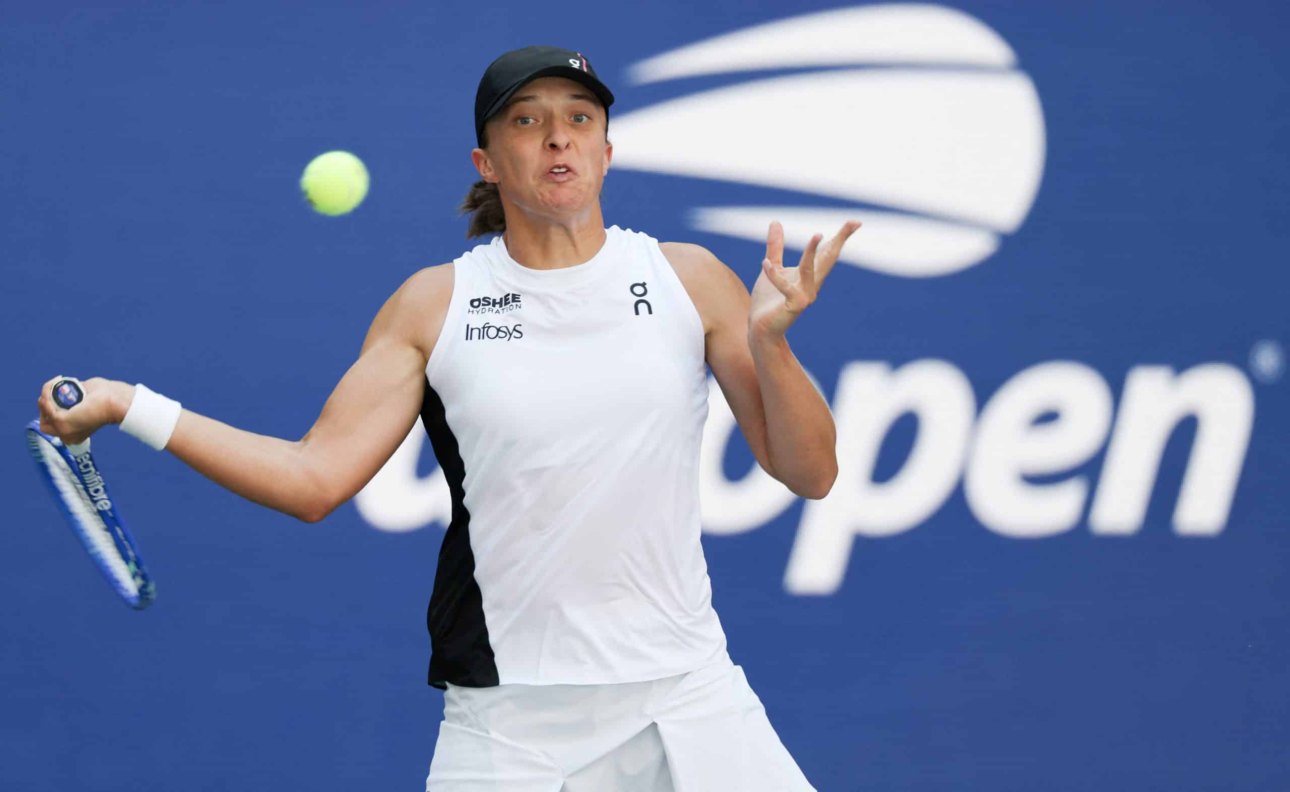 Iga Swiatek swats Emiliana Arango to reach US Open second round
