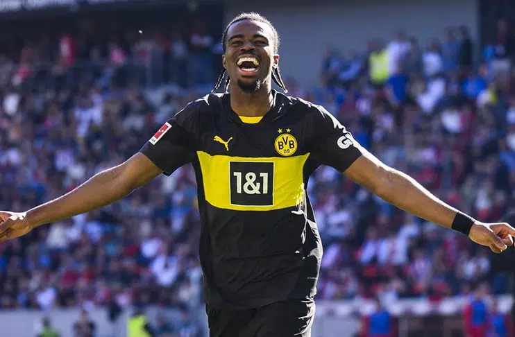 Borussia Dortmund sign Carney Chukwuemeka from Chelsea until 2030
