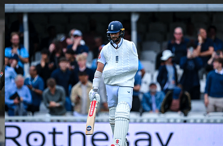 WATCH: Chris Woakes comes out to bat with fractured shoulder against India