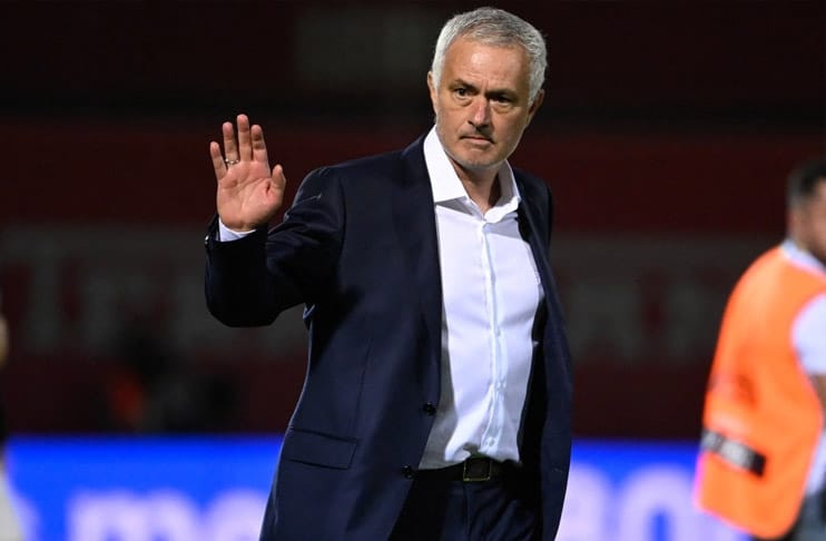 Mourinho celebrates Benfica return with convincing win