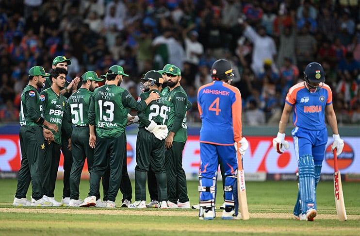 Pakistan seek redemption against India after handshake row