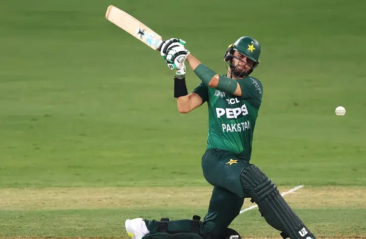 Shaheen Afridi's cameo lifts Pakistan to 146