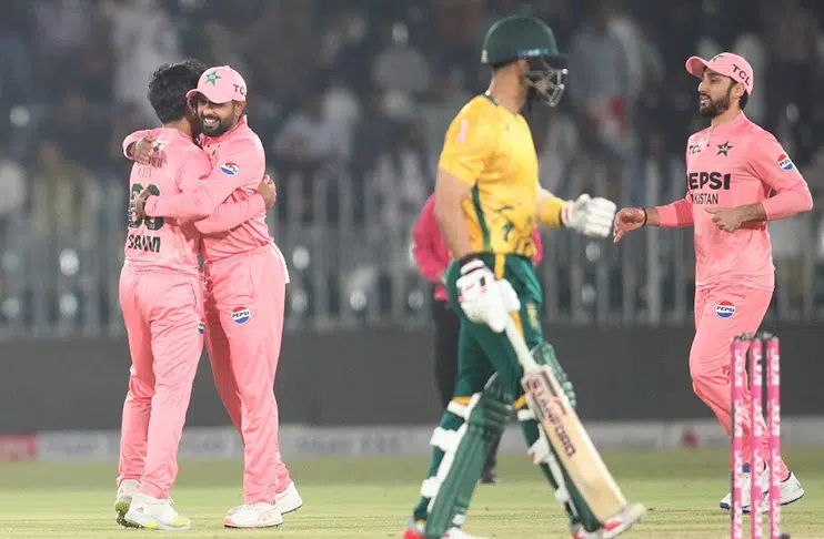 Hendricks' half-century powers South Africa to strong total