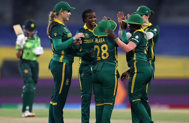 All-round Kapp stars as South Africa knock Pakistan out of Women's World Cup