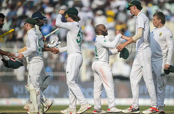 Harmer stars as South Africa stun India in low-scoring Test