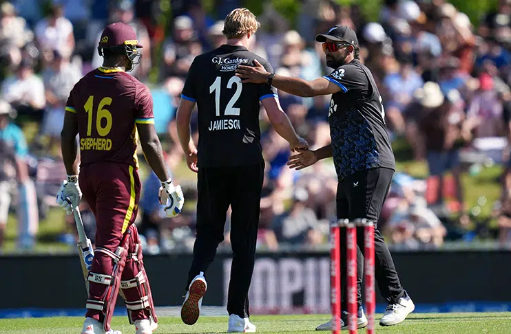 Jamieson holds nerves in final over to seal victory for New Zealand