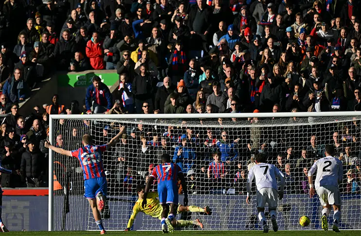 Zirkzee ends goal drought to inspire Man Utd victory at Palace