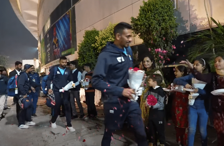 WATCH: Pakistan players, fans give warm welcome to Sri Lanka team