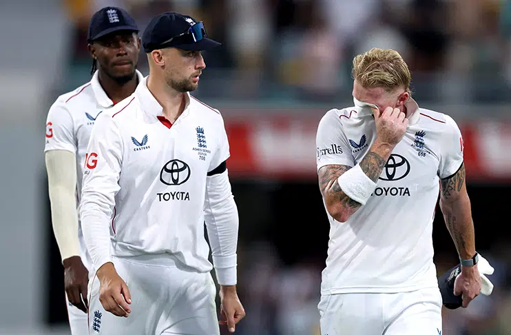 Sloppy England swings Gabba Test Australia's way