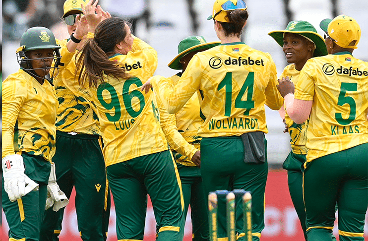 South Africa thump Ireland in T20I series opener