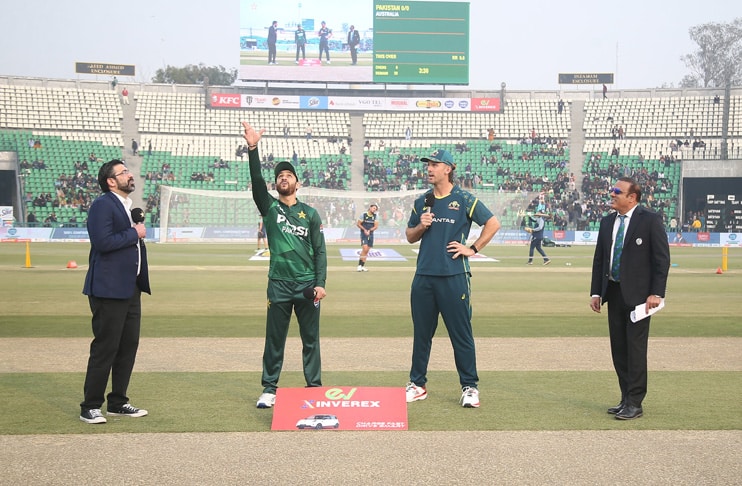 Pakistan opt to bat as whitewash looms on Australia