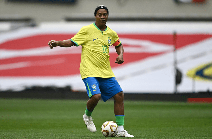 Brazil star Ronaldinho comes out of retirement